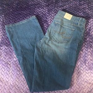 Curvy bootcut jeans